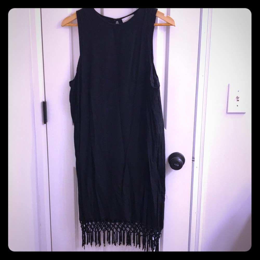 Black sleeveless dress